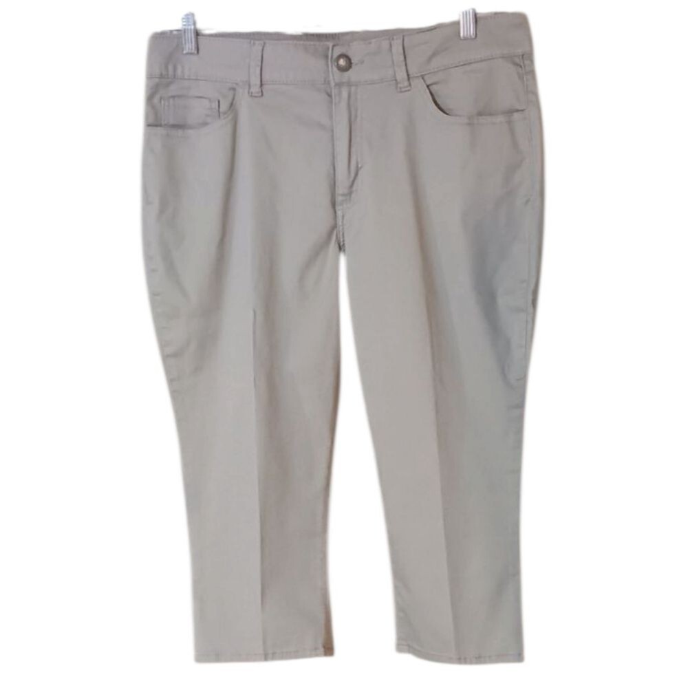 Women's Capris Mid Rise Lee Riders Size 14